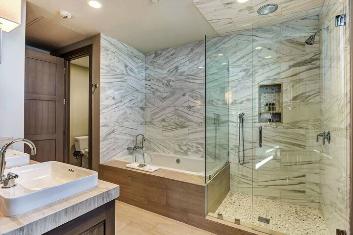 Premium Room Bathroom - Sample Photos