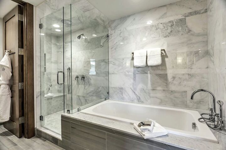 Premium Room Bathroom - Sample Photos