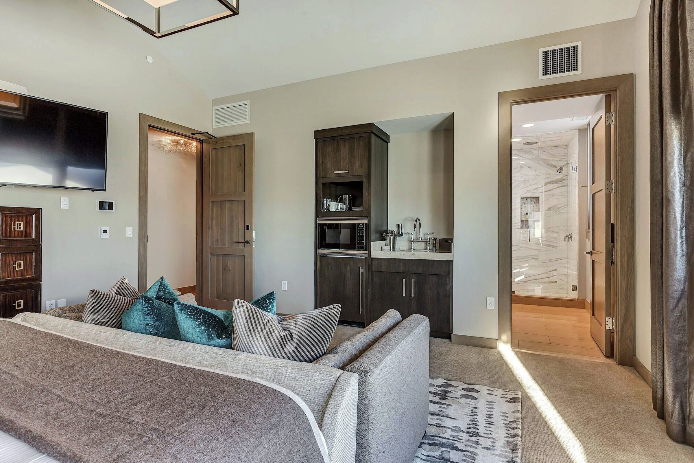 Premium Room Wet Bar