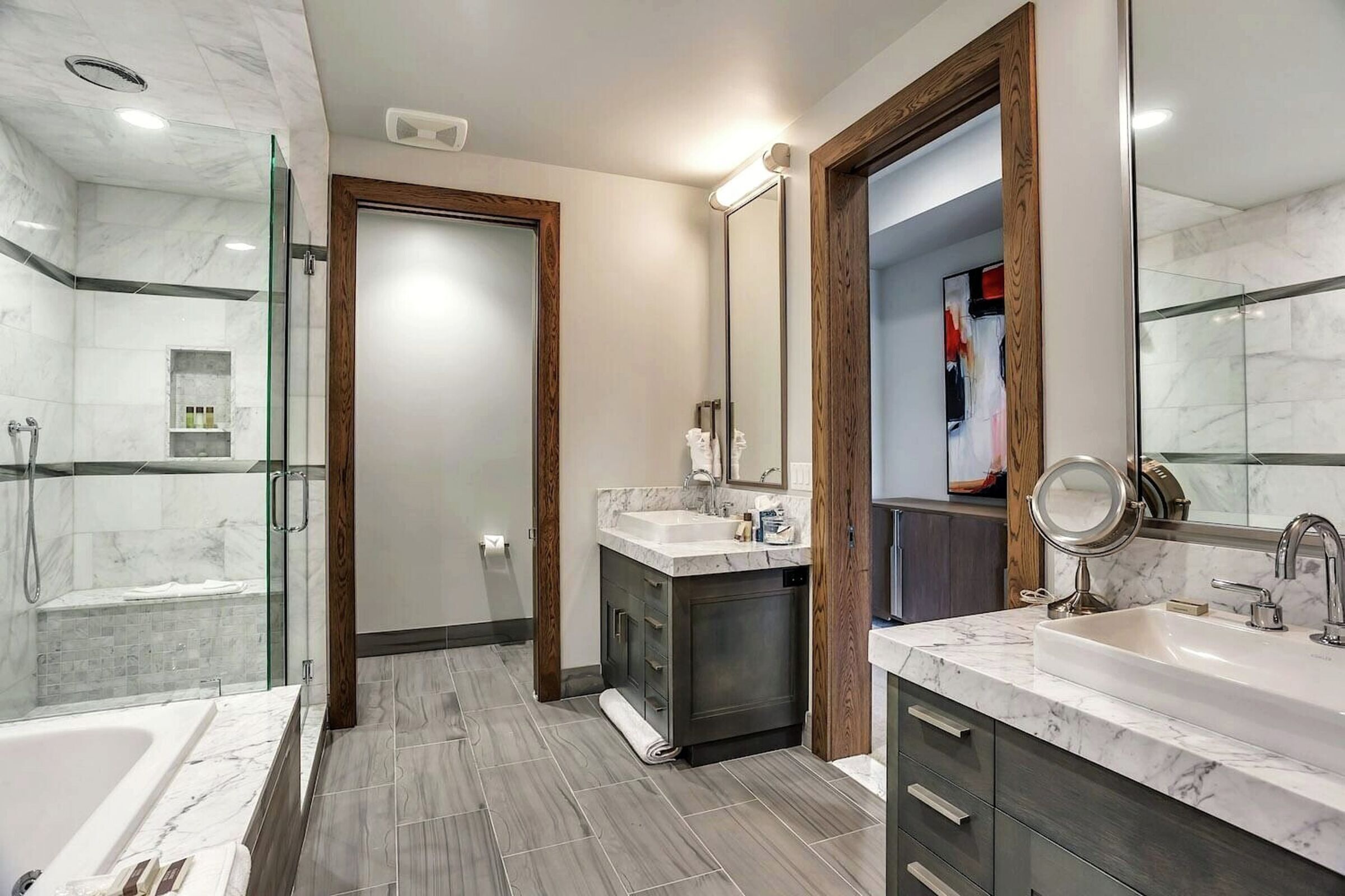 Platinum Room Bathroom