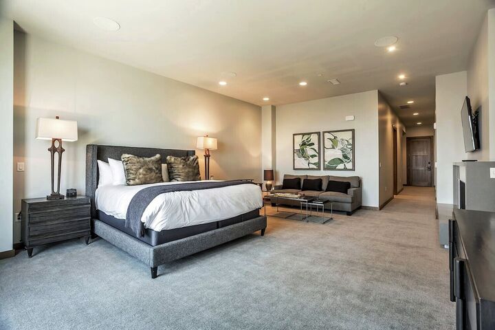 Platinum Room - Sample Photos