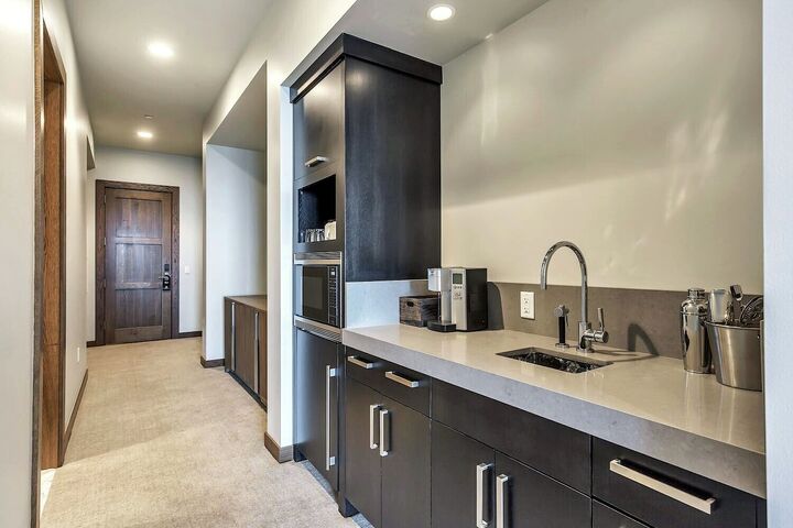 Platinum Room Wet Bar - Sample Photos