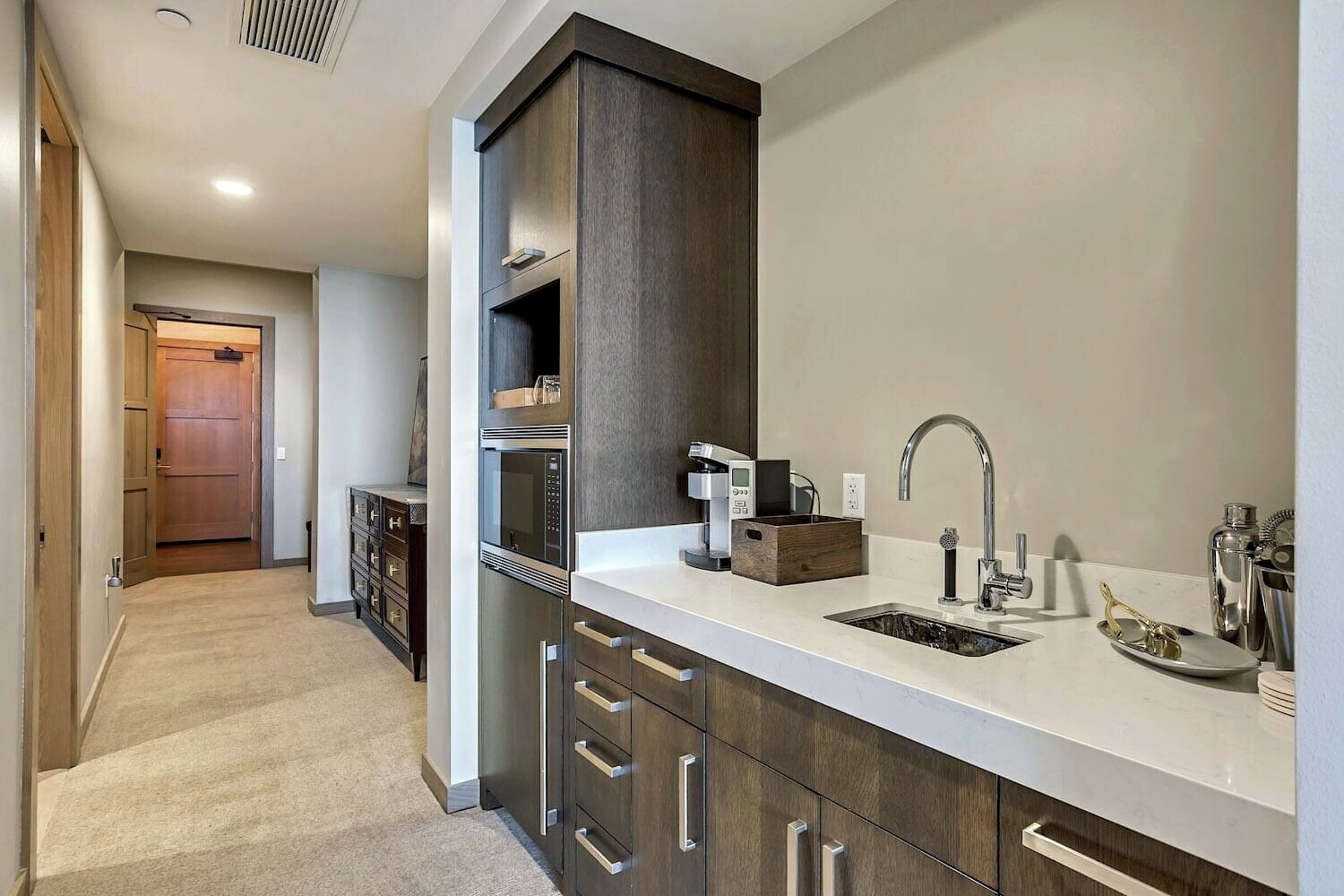 Platinum Room Wet Bar