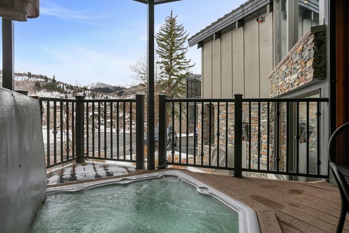 Balcony with Hot Tub