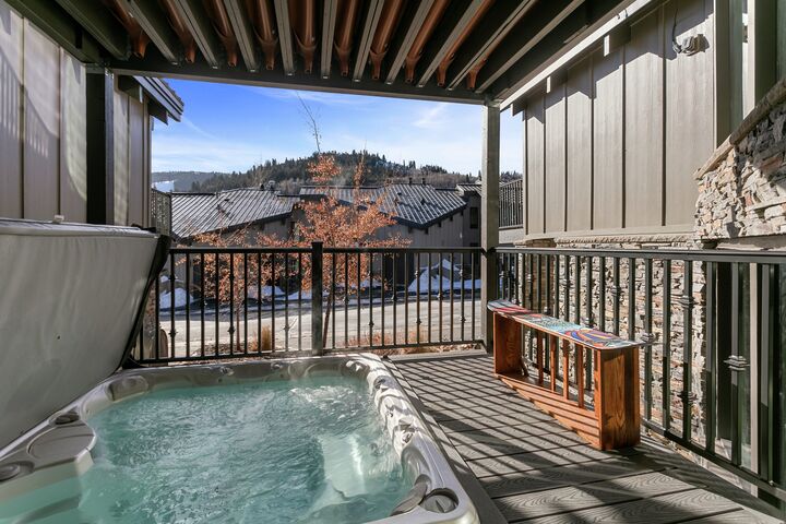 Balcony with Hot Tub