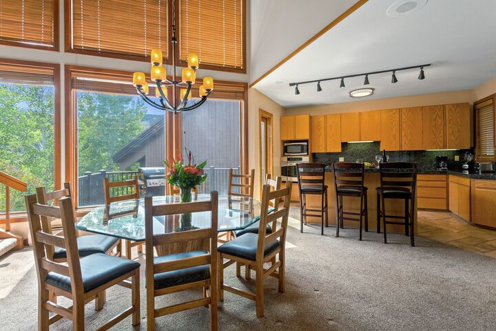 Dining Area & Kitchen