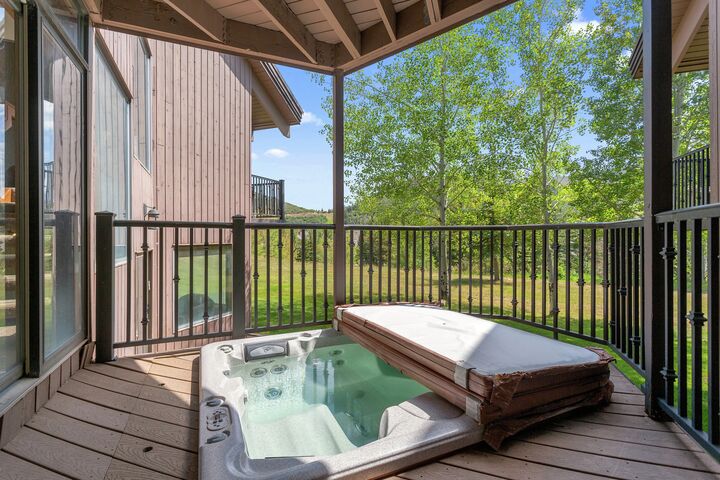 Balcony with Hot Tub