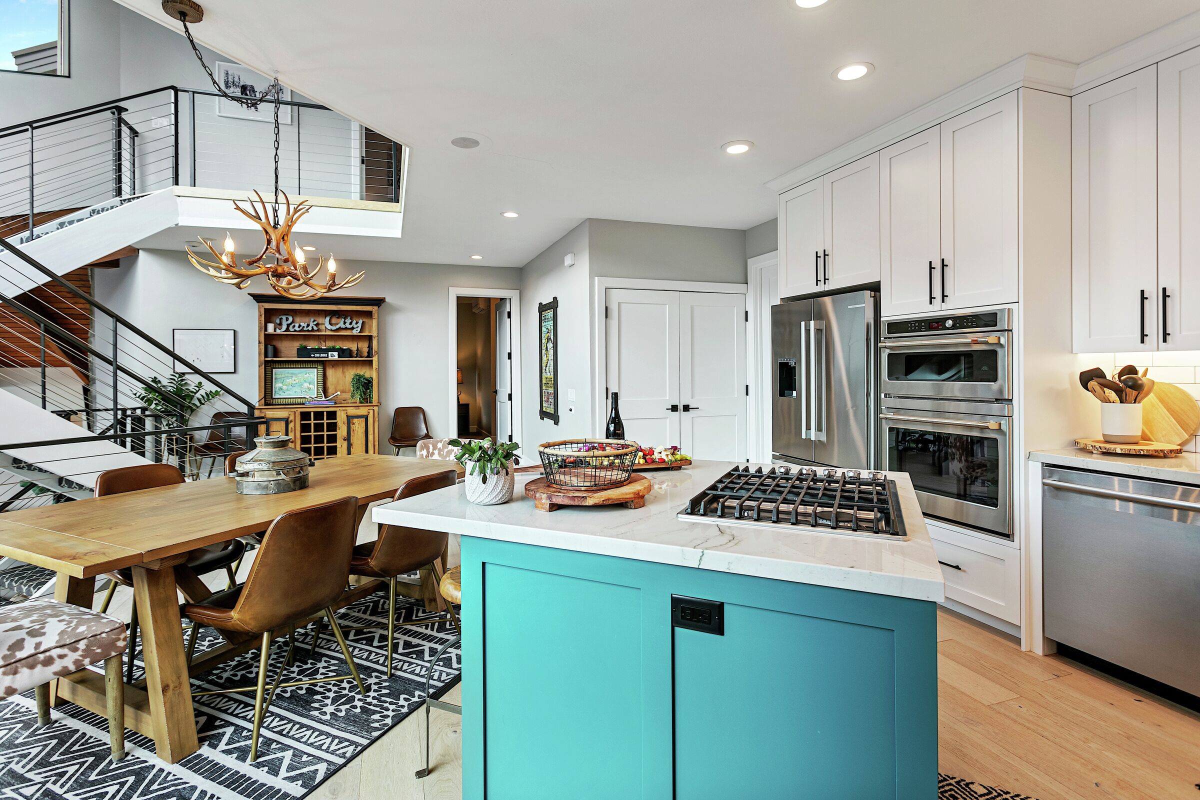 Dining Area & Kitchen