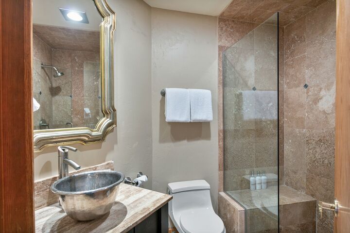 #1358 - Ensuite Bathroom