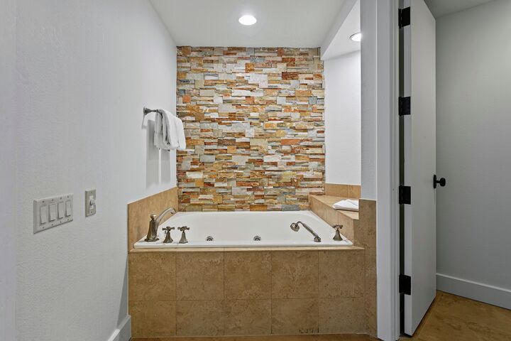 #1688 - Master Ensuite Bathroom