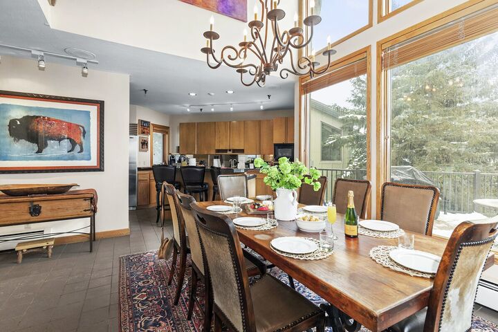 Dining Area & Kitchen