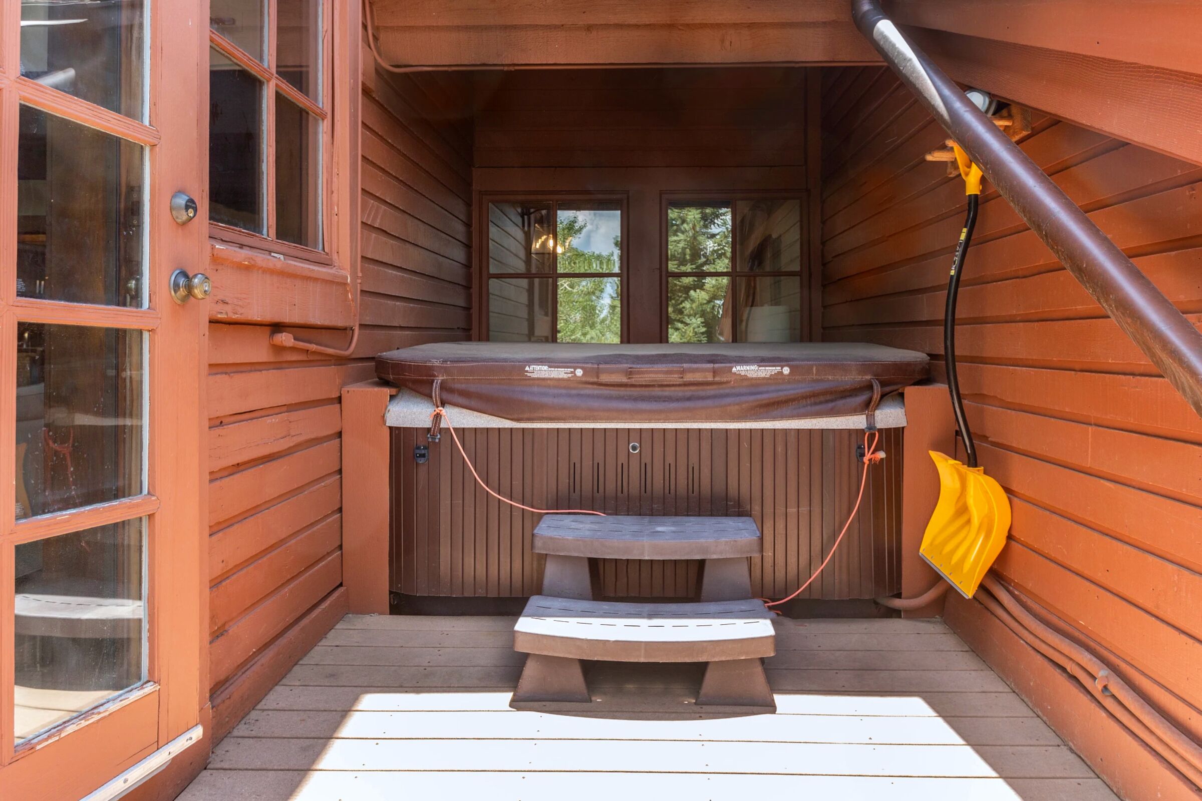 #09 - Outdoor Hot Tub