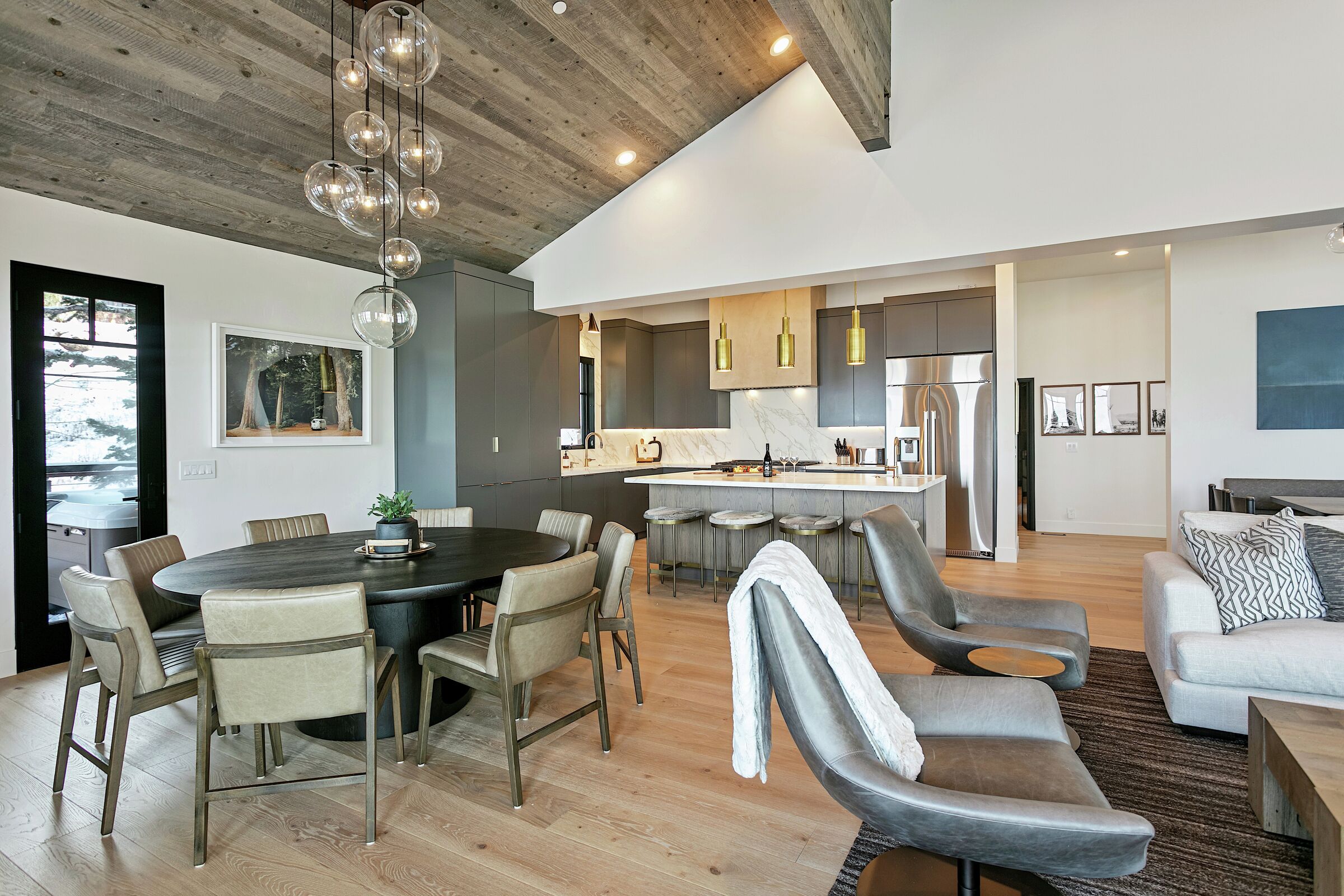 Dining Area & Kitchen