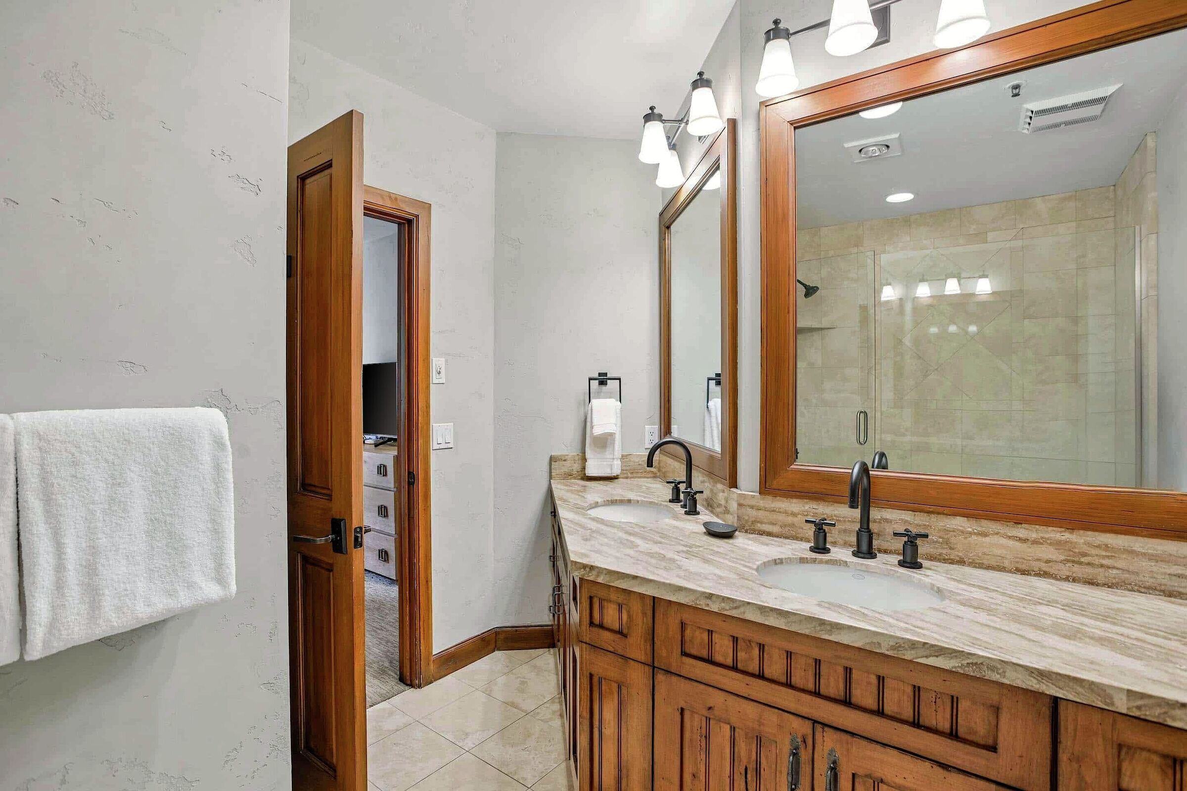 #33 - Ensuite Bathroom