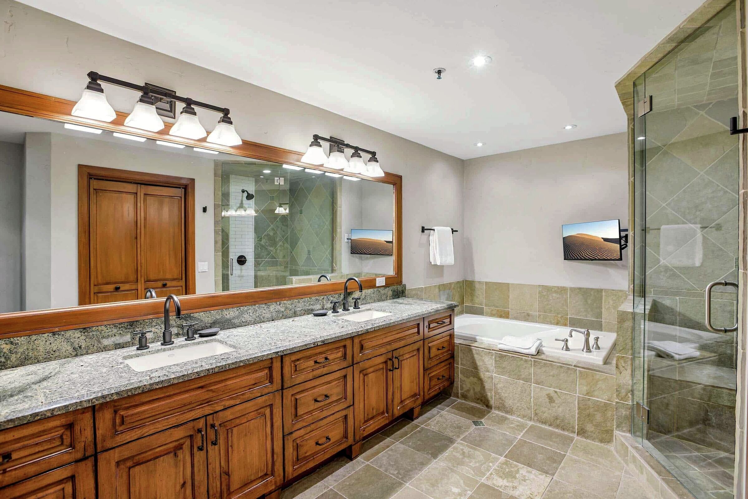 #33 - Master Ensuite Bathroom