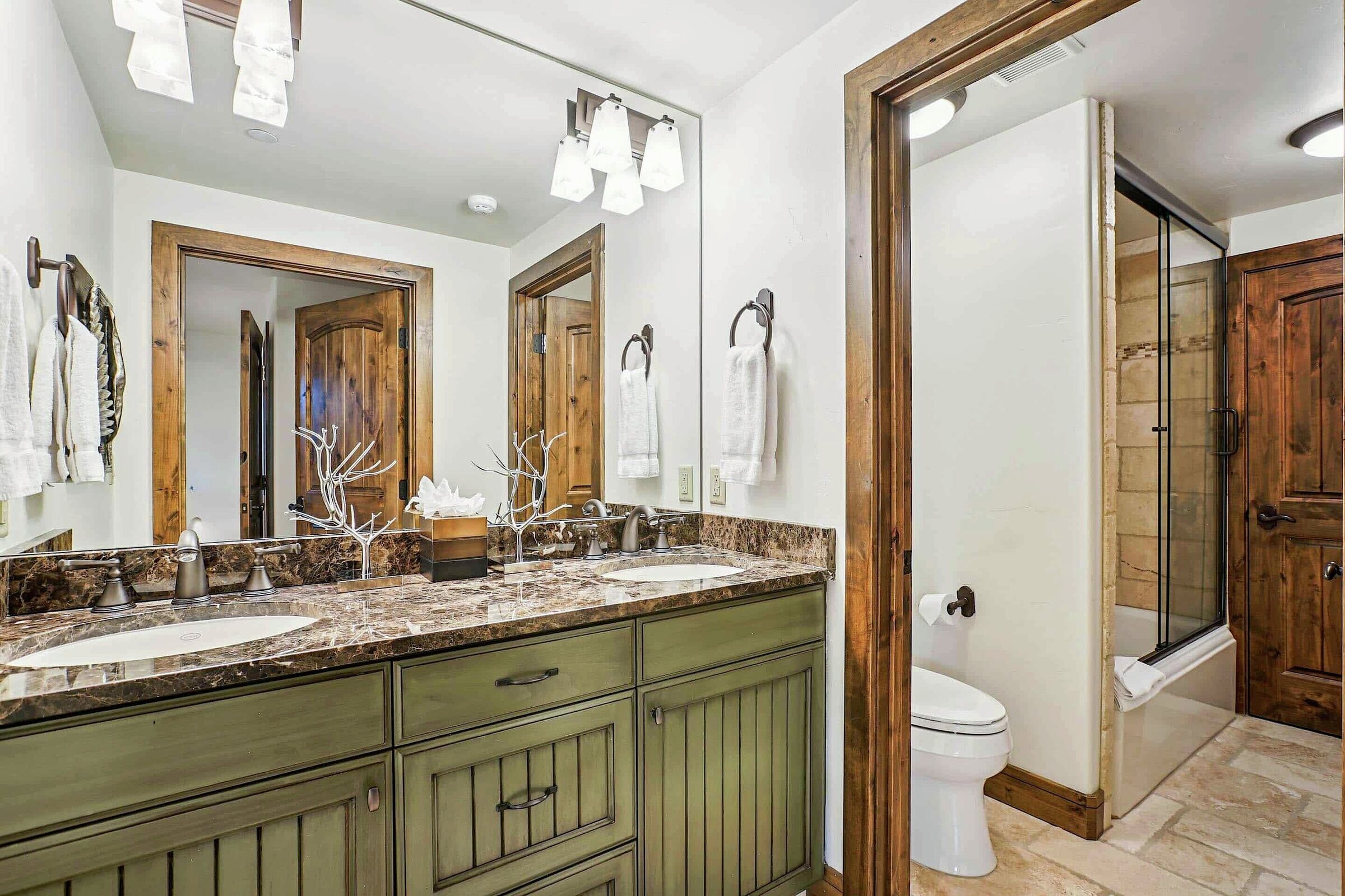 #35 - Ensuite Bathroom