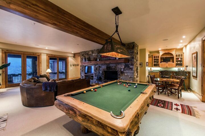 7 Bdrm 6.5 Bath HT - Rec Room with Pool Table