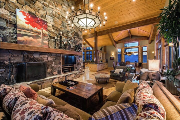 7 Bdrm 6.5 Bath HT - Living Area