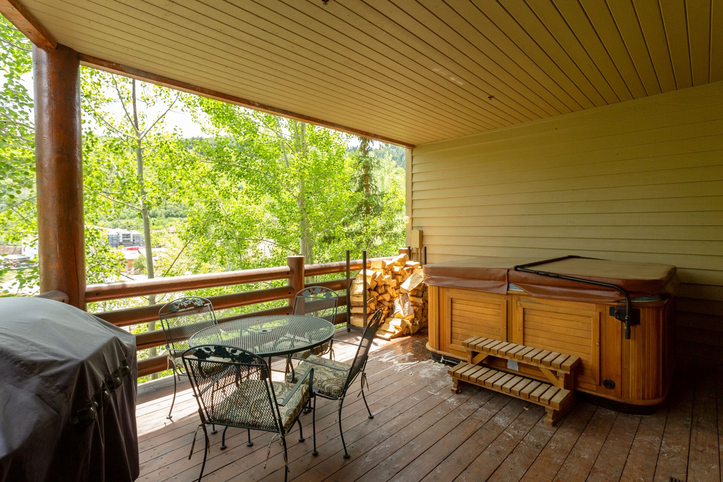 Balcony with Hot Tub