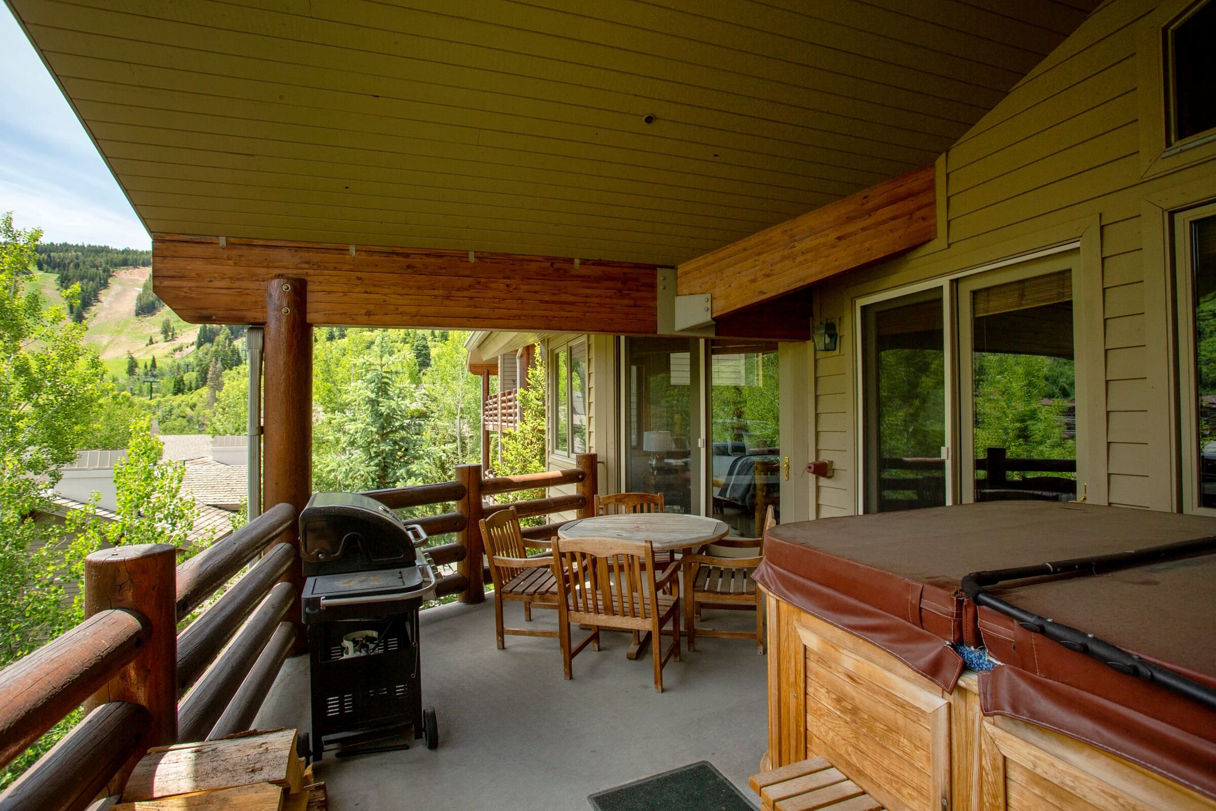 Balcony with Hot Tub