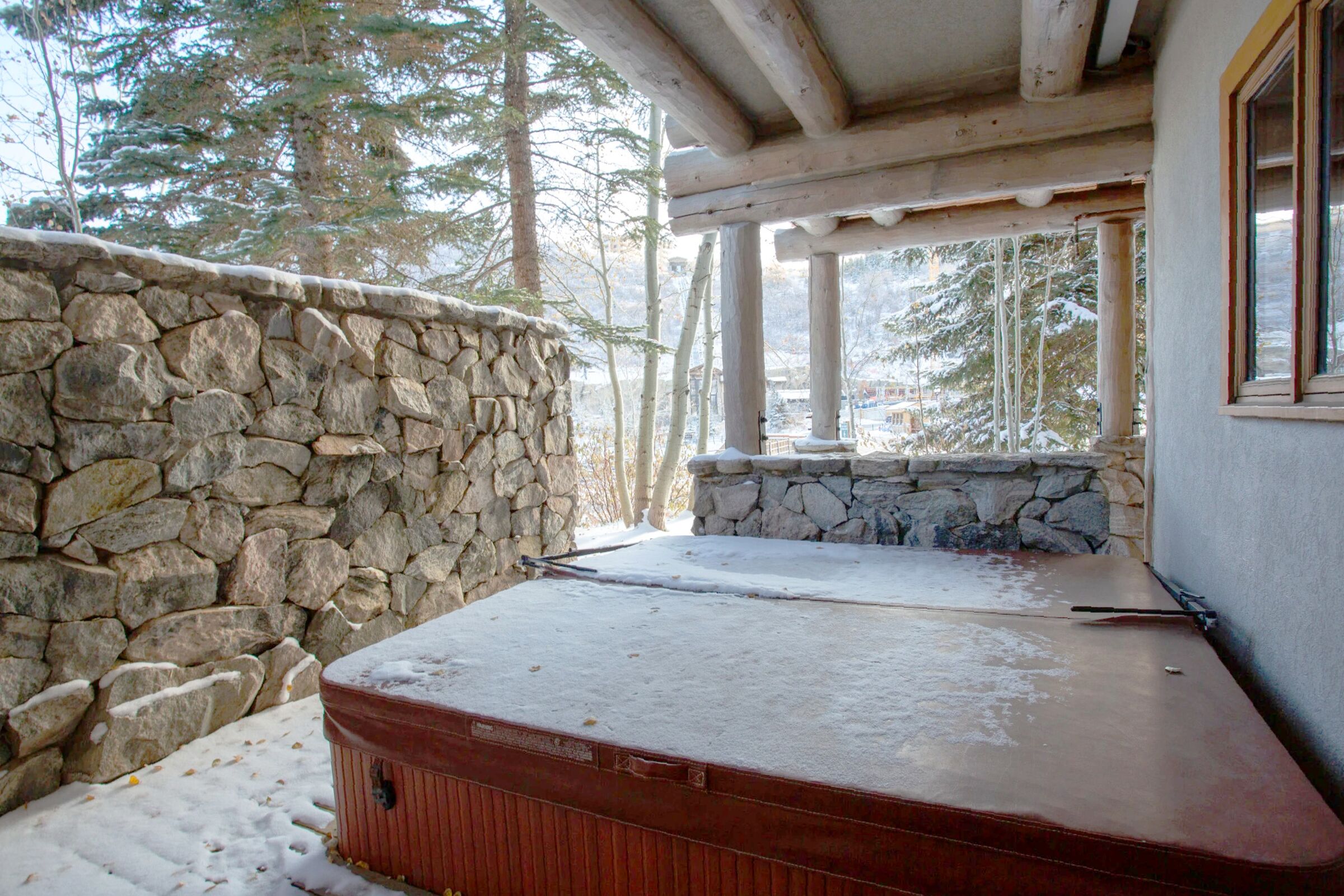 #01 - Patio with Hot Tub