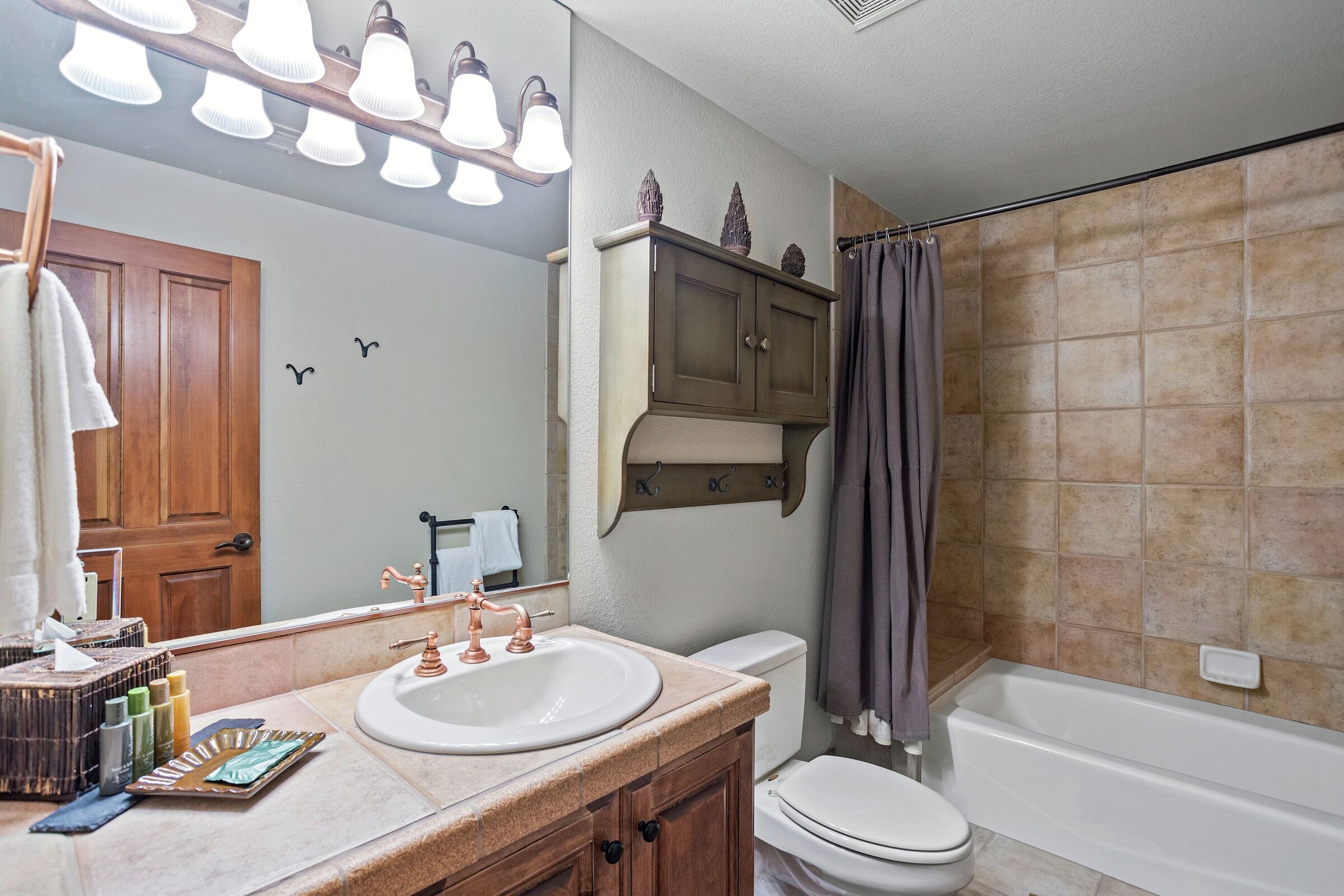 #111A - Ensuite Bathroom