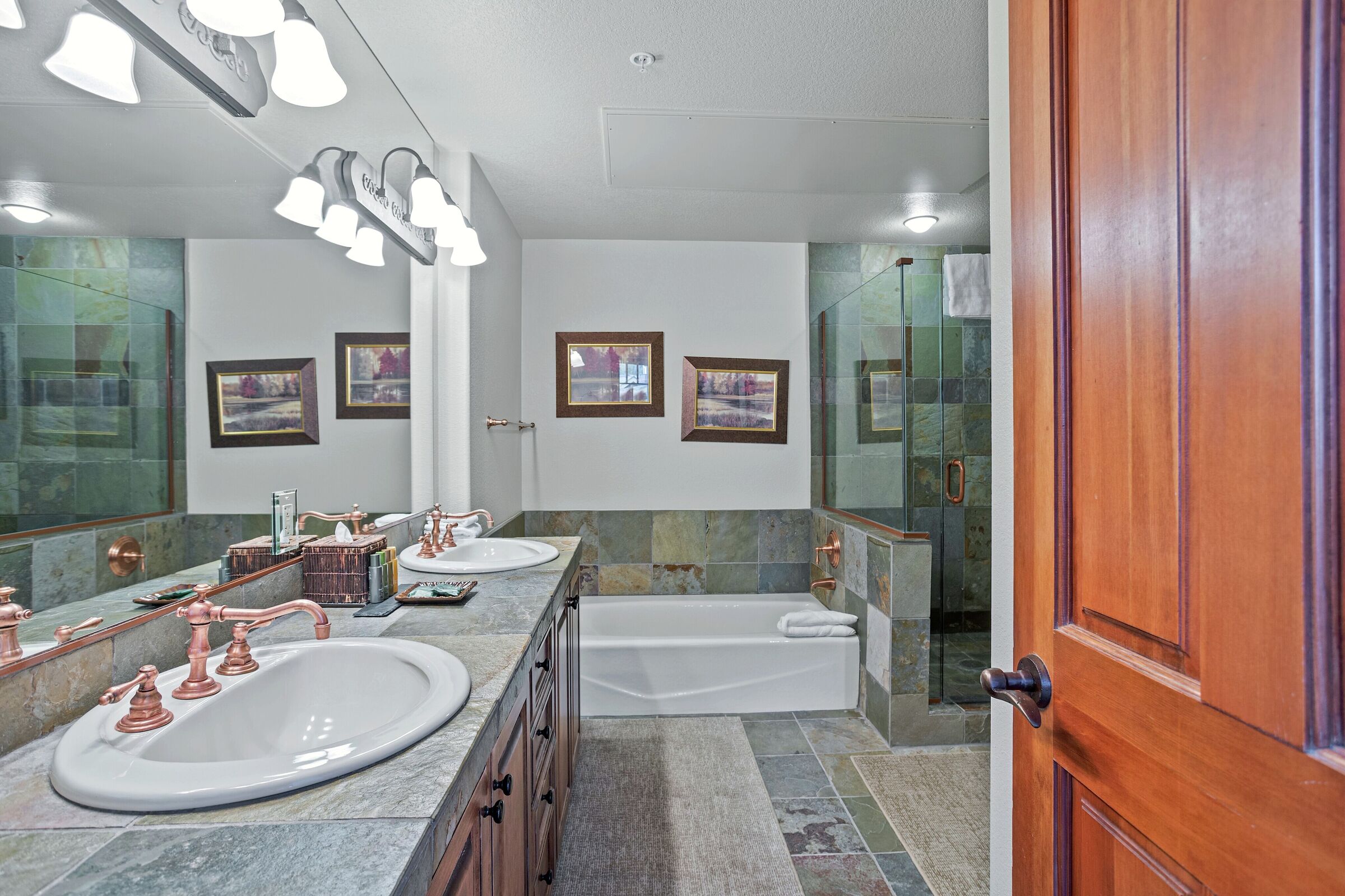 #111A - Master Ensuite Bathroom