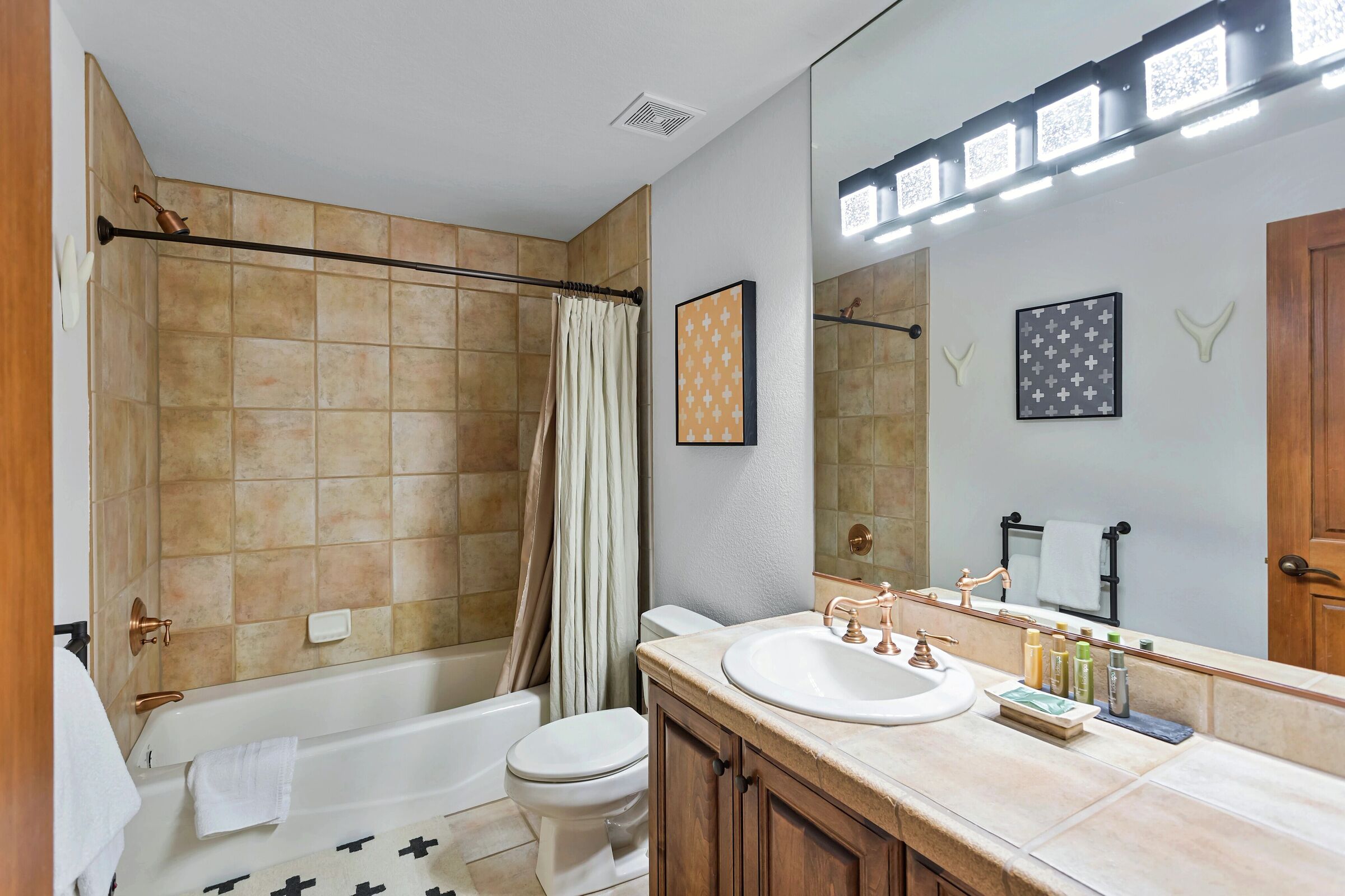 #132A - Ensuite Bathroom