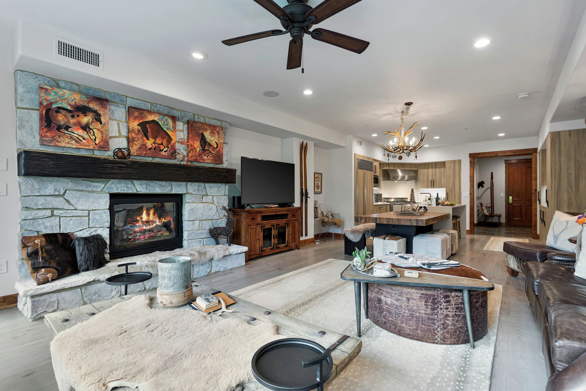#132A - Living Area, Dining Area & Kitchen