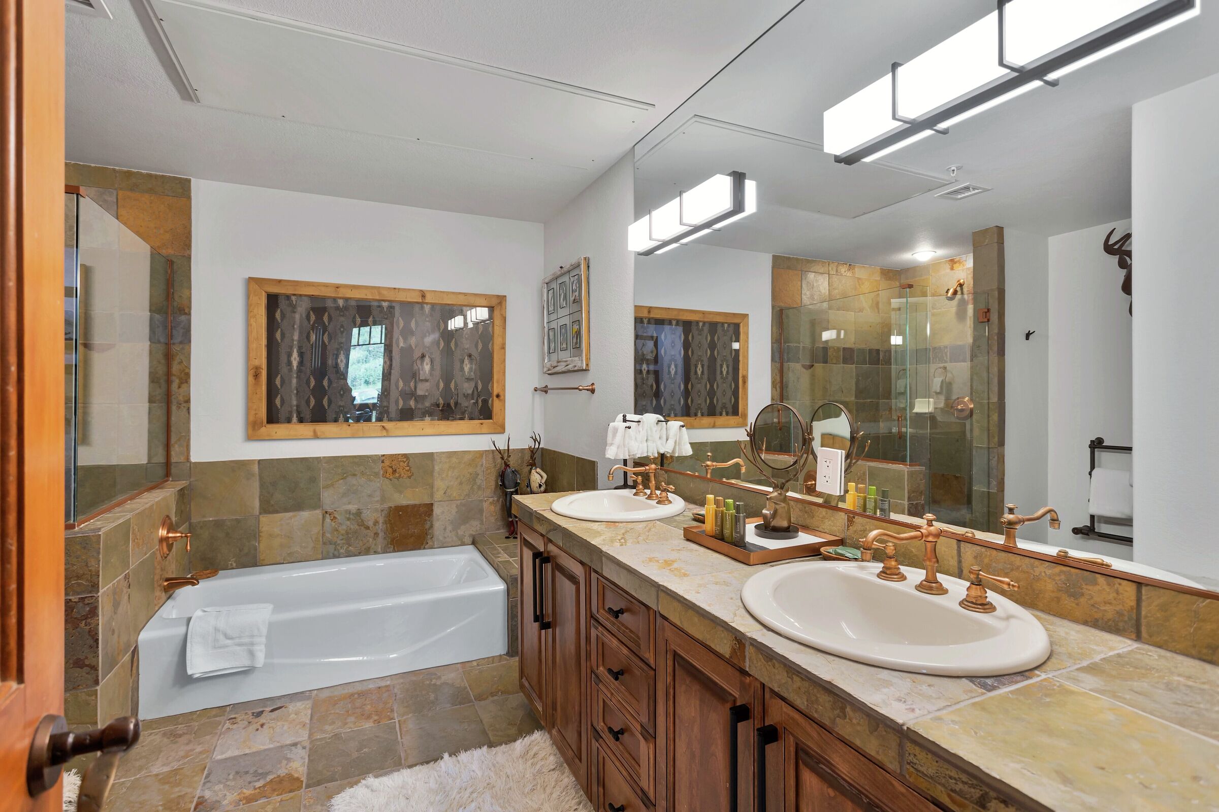 #132A - Master Ensuite Bathroom