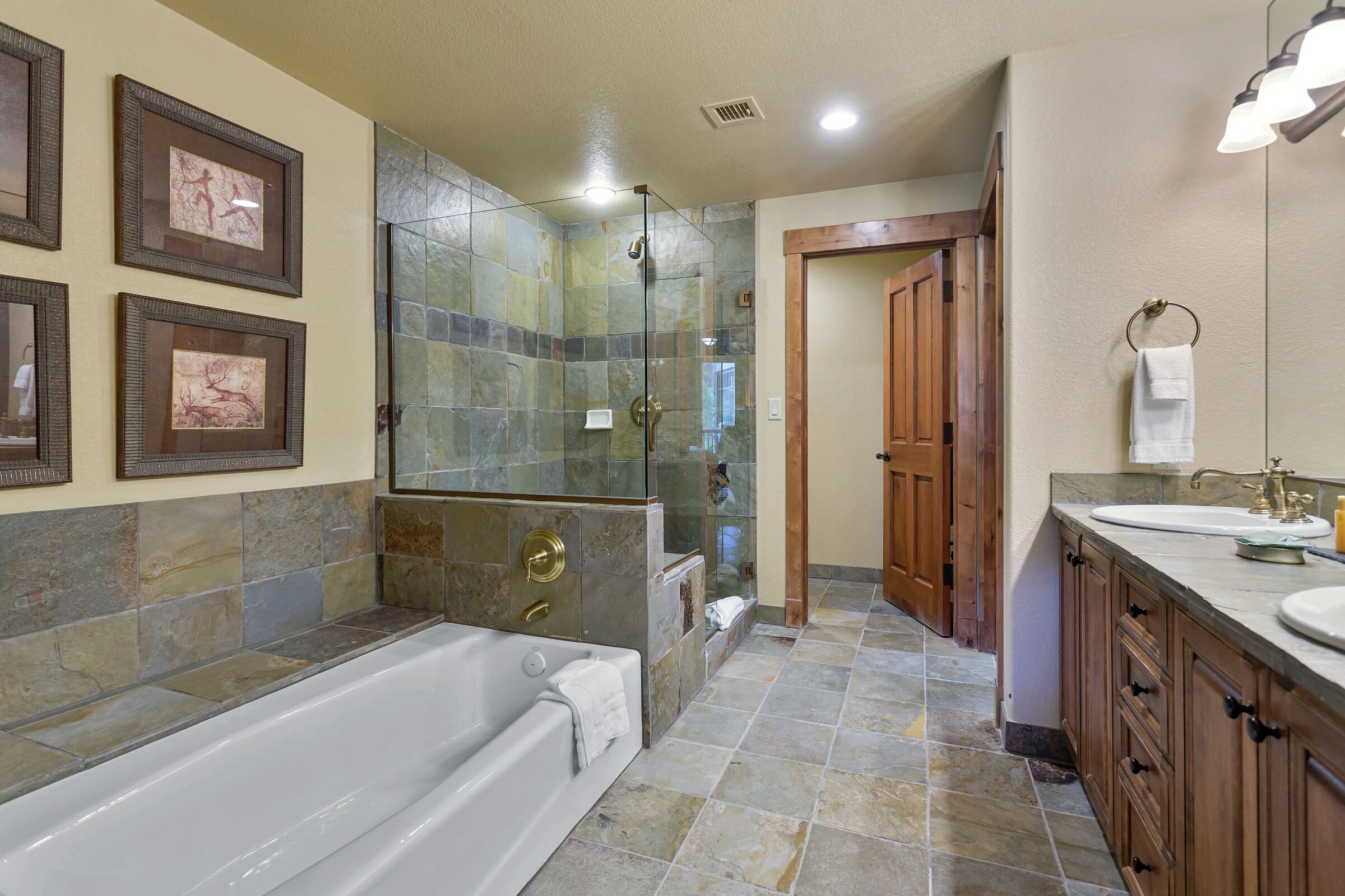 #322 - Ensuite Bathroom