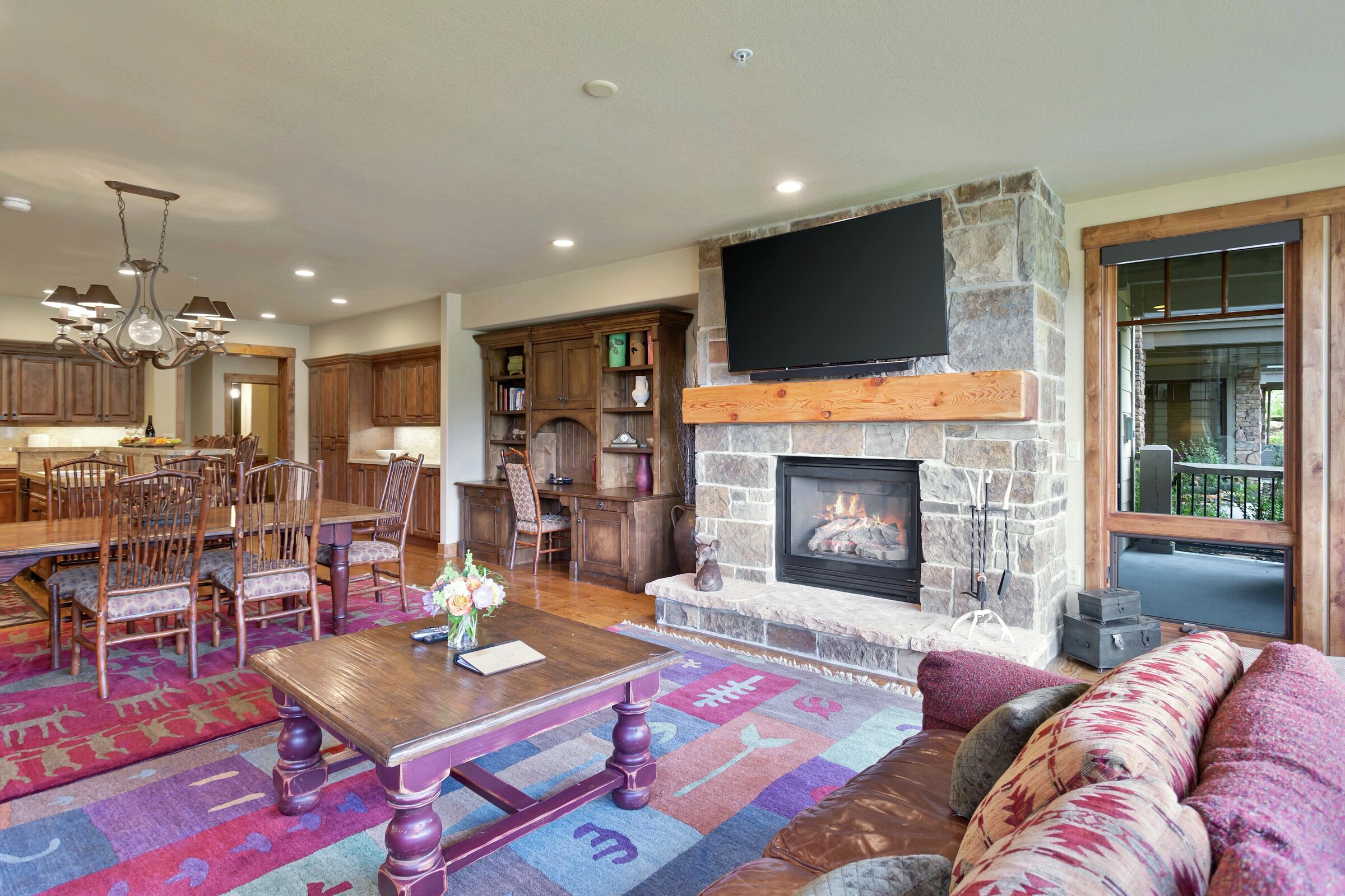 #322 - Living Area, Dining Area & Kitchen