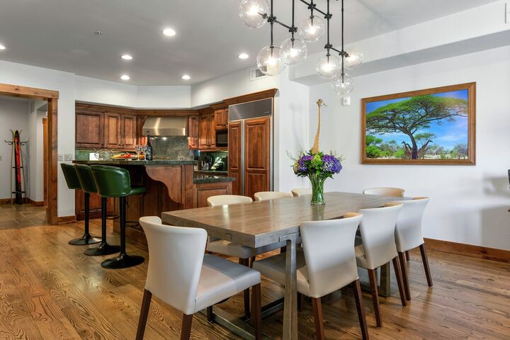 Dining Area & Kitchen