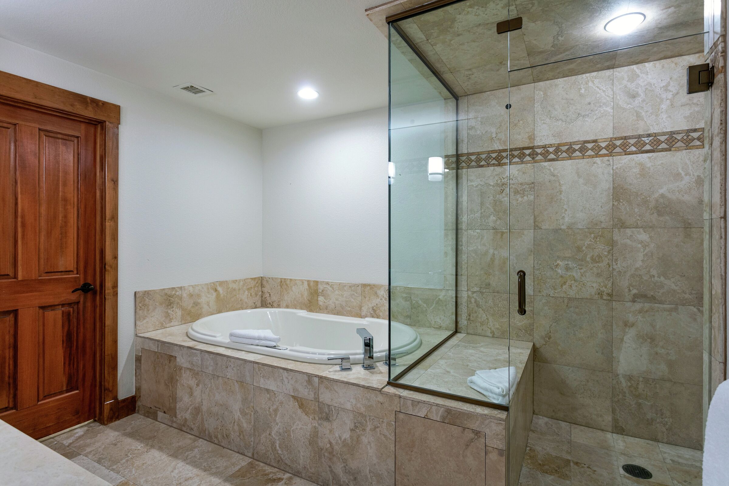 #121 - Ensuite Bathroom