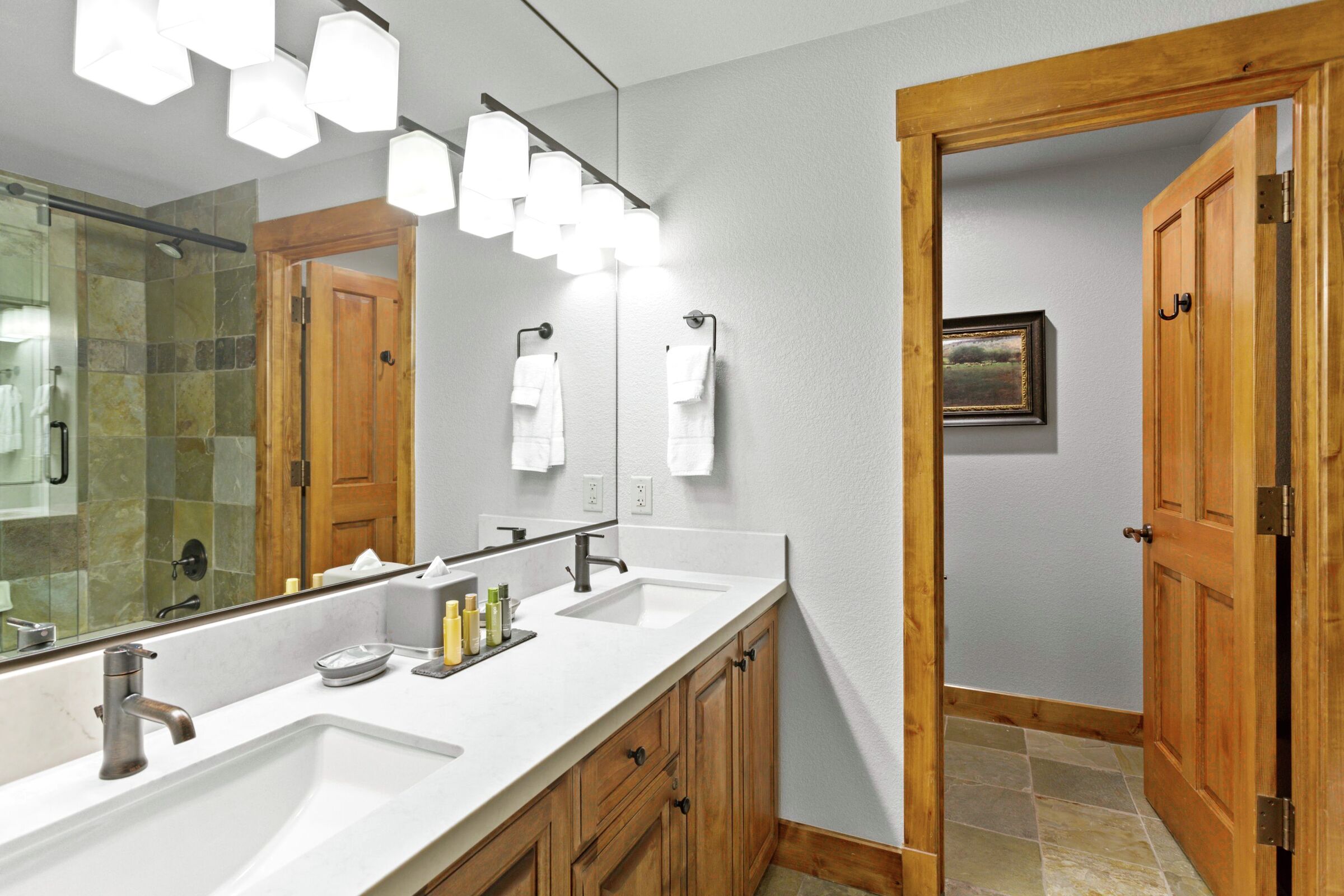 #211 - Ensuite Bathroom