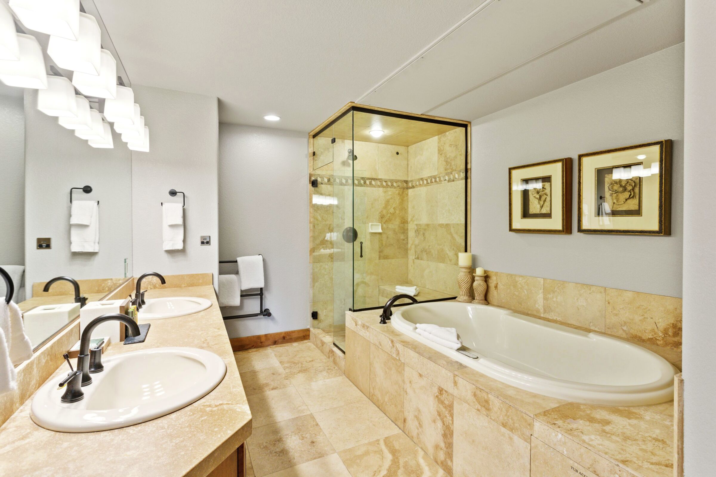 #211 - Master Ensuite Bathroom