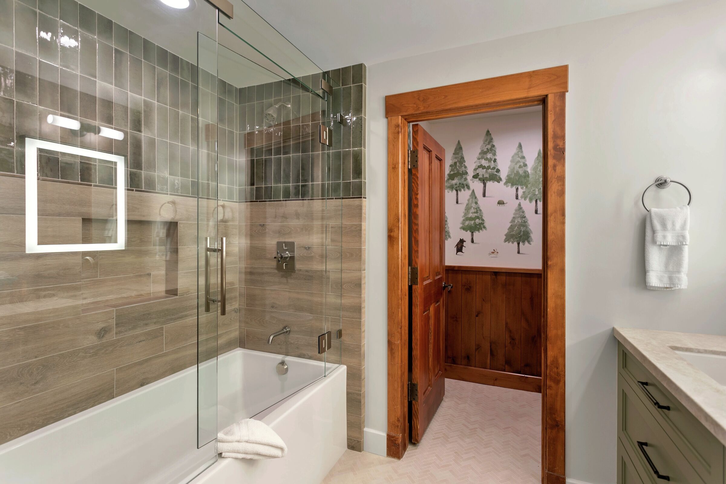 #232 - Ensuite Bathroom