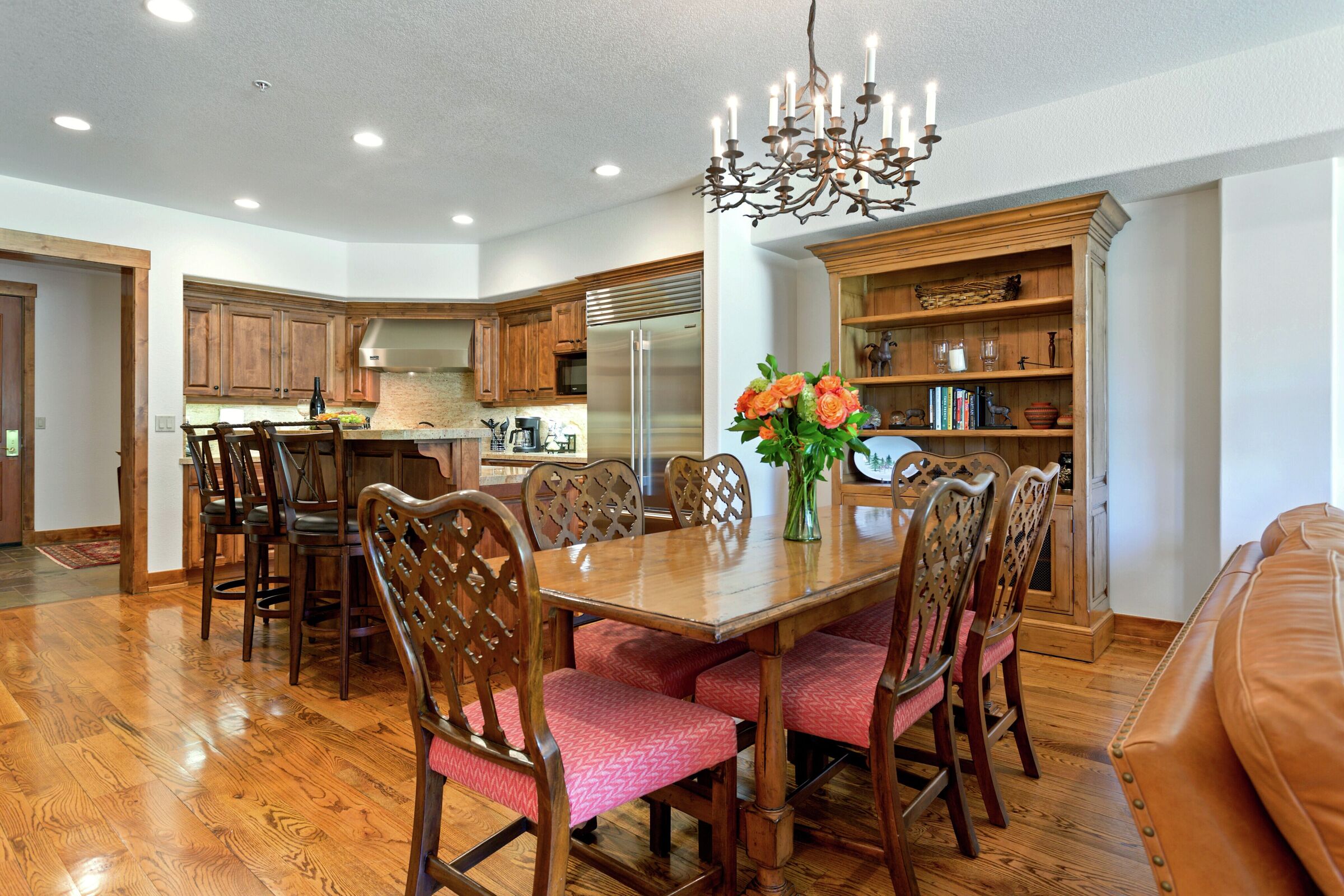 #321 - Dining Area & Kitchen