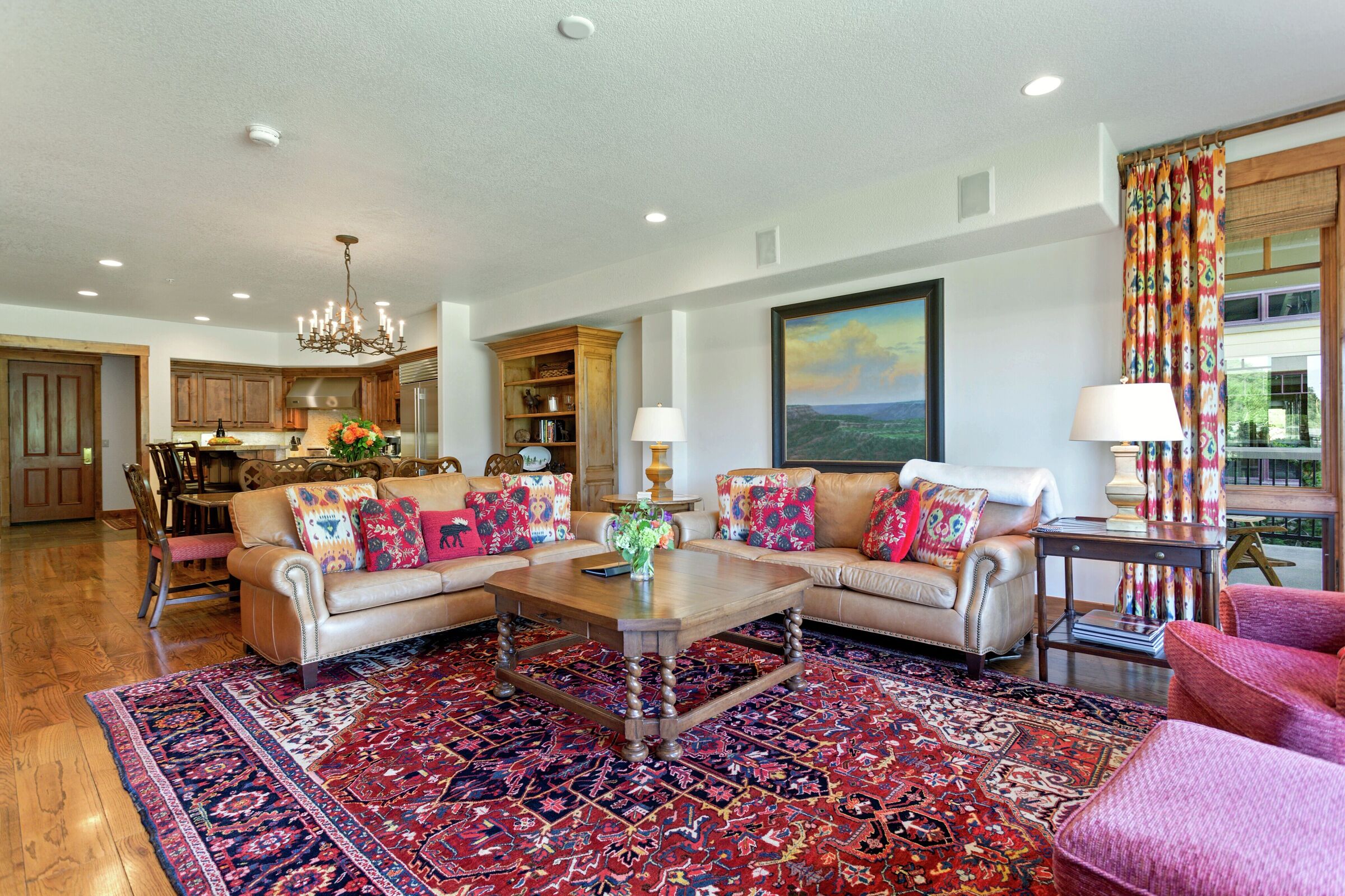 #321 - Living Area, Dining Area & Kitchen