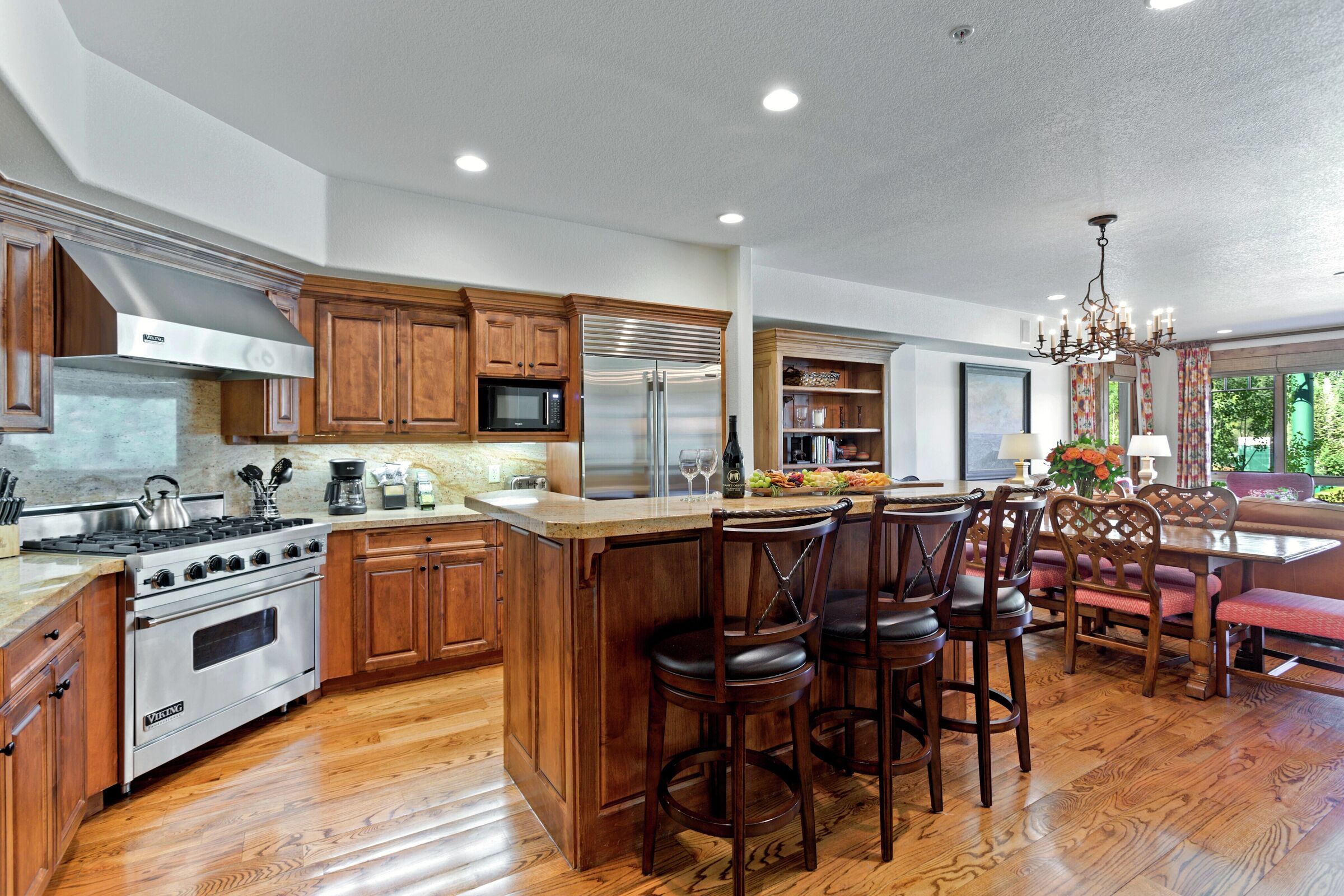#321 - Kitchen & Dining Area
