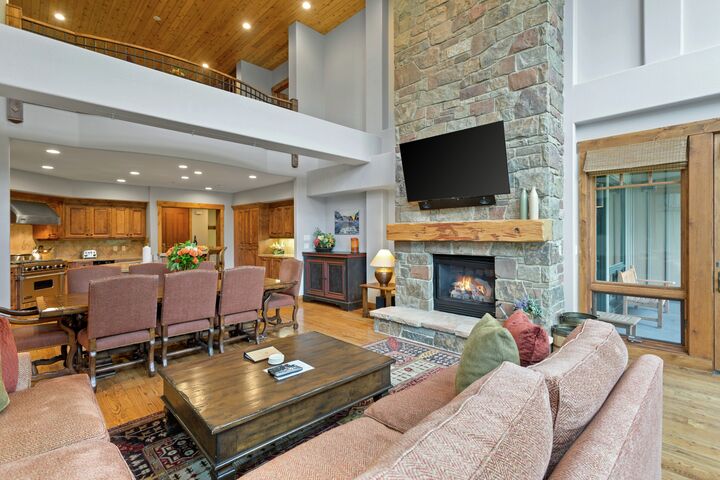 Living Area, Dining Area & Kitchen