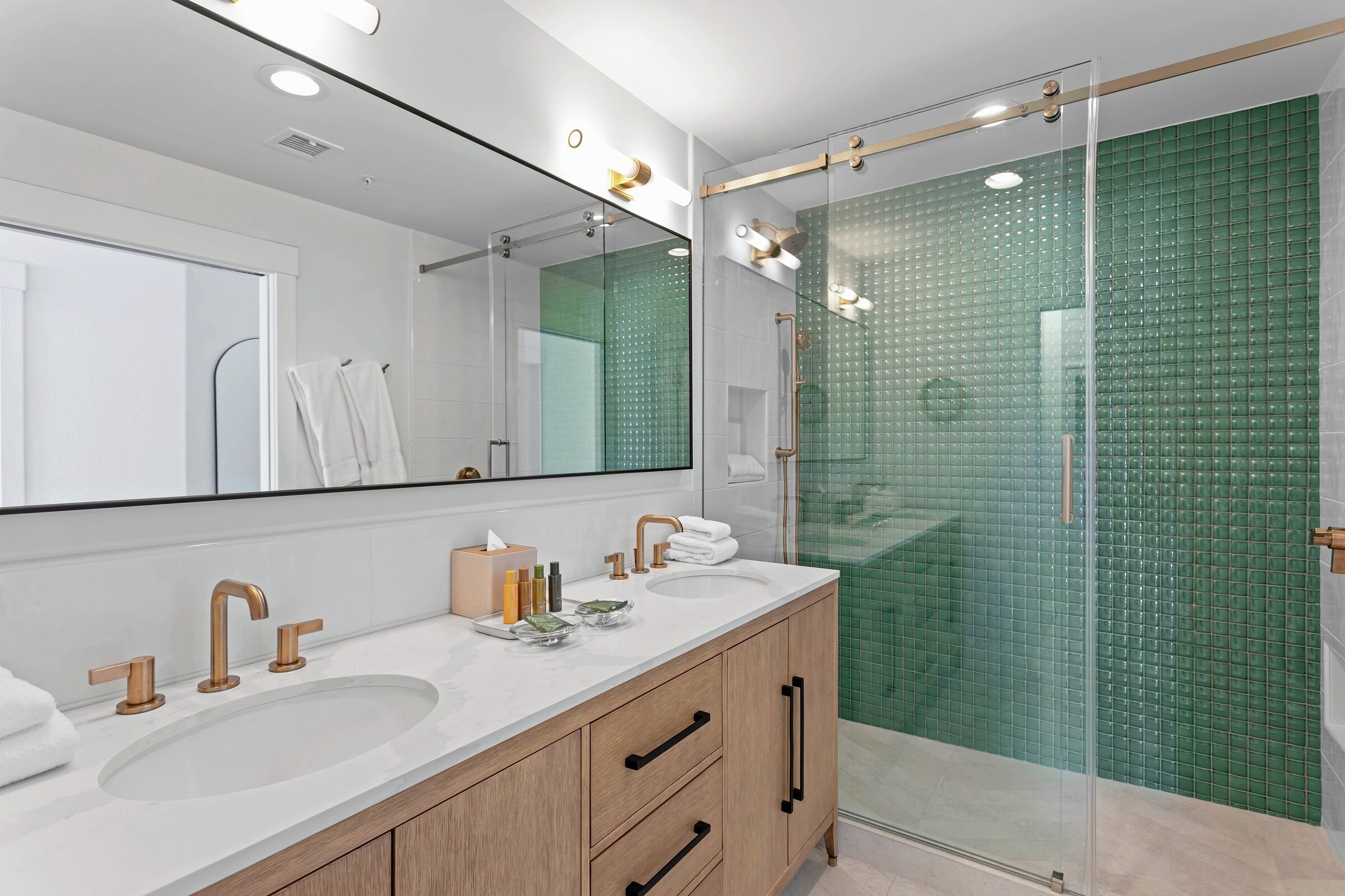 #243 - Ensuite Bathroom