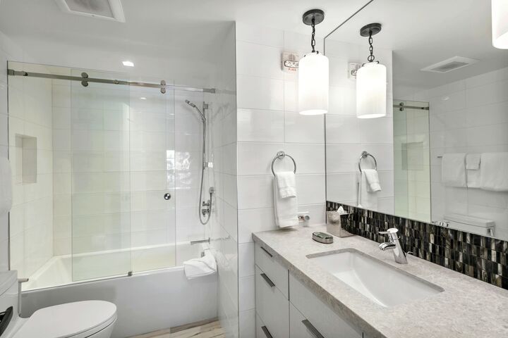 1 Bdrm - Ensuite Bathroom