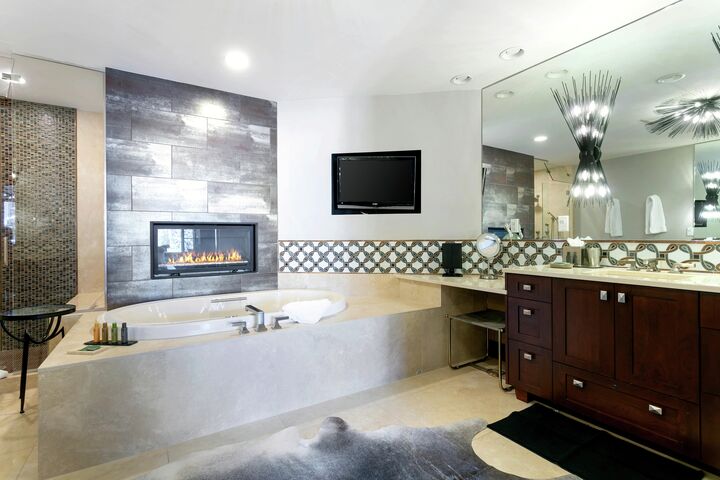 #408 - Master Ensuite Bathroom