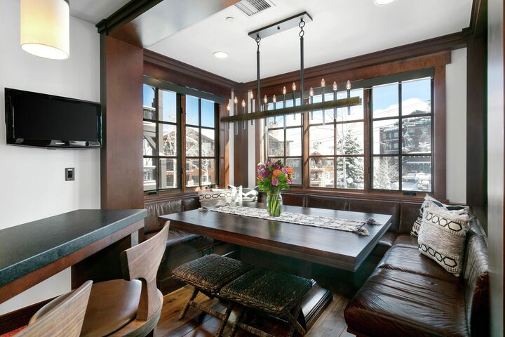#408 - Breakfast Nook