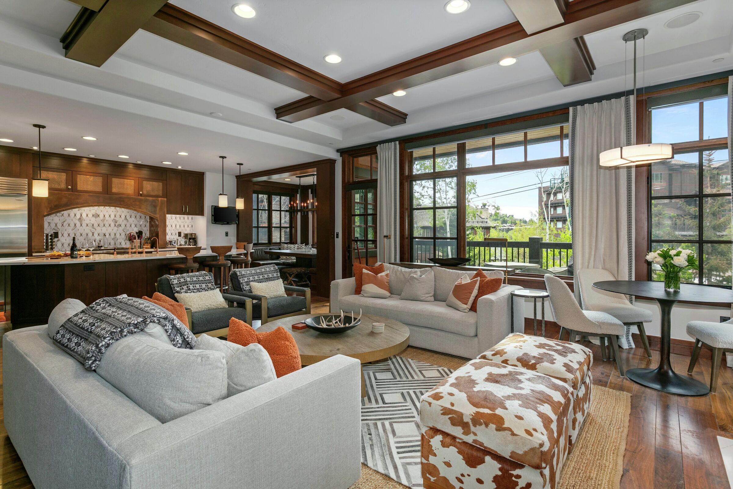 #408 - Living Area, Breakfast Nook & Kitchen