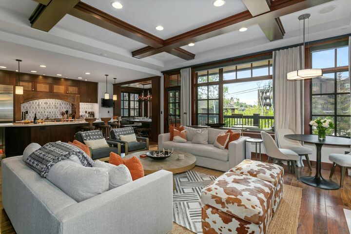 #408 - Living Area, Breakfast Nook & Kitchen