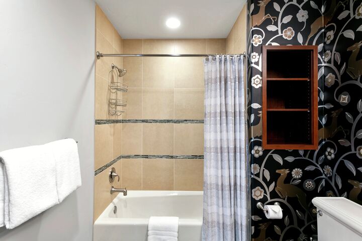 #408 - Ensuite Bathroom