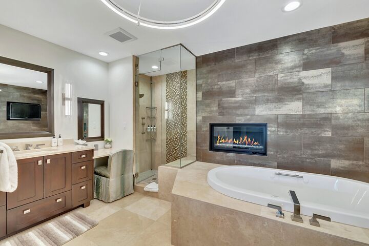 #501 - Master Ensuite Bathroom