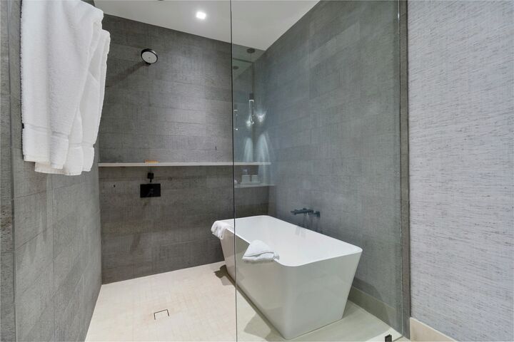 #402 - Master Ensuite Bathroom